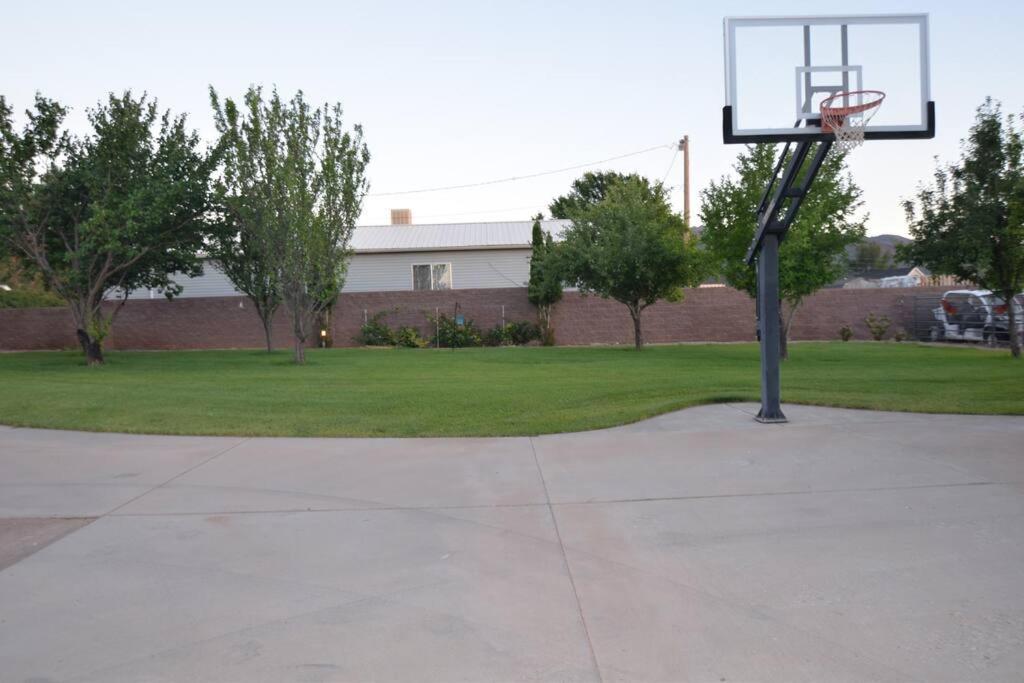Tacit Shadow Resort Paradise Deluxe Suite, Gym, Coffee Bar, Hot-Tub, Free Laundry, Food Available Parowan Экстерьер фото